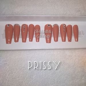 Lux Press-On Nails (Coffin Shape)